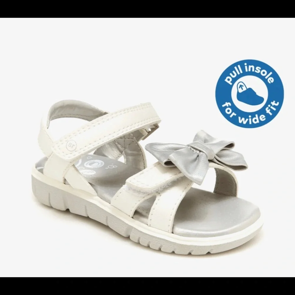 Sandals - Picture 1 of 2